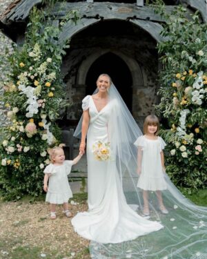 Holly Horne Instagram - Still reeling at the most magical day of not only my life but that of my brother @harryhorne91 and my new sister @emhorne_ 💛 speechless at the wonder that was that day 💛 #wedding #hornehousehold
