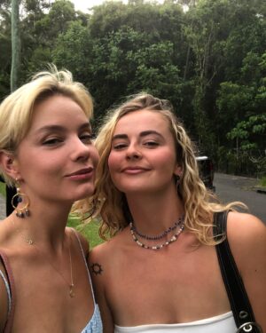 Holly Horne Instagram - Gold Coast with Golden Girls ☀️