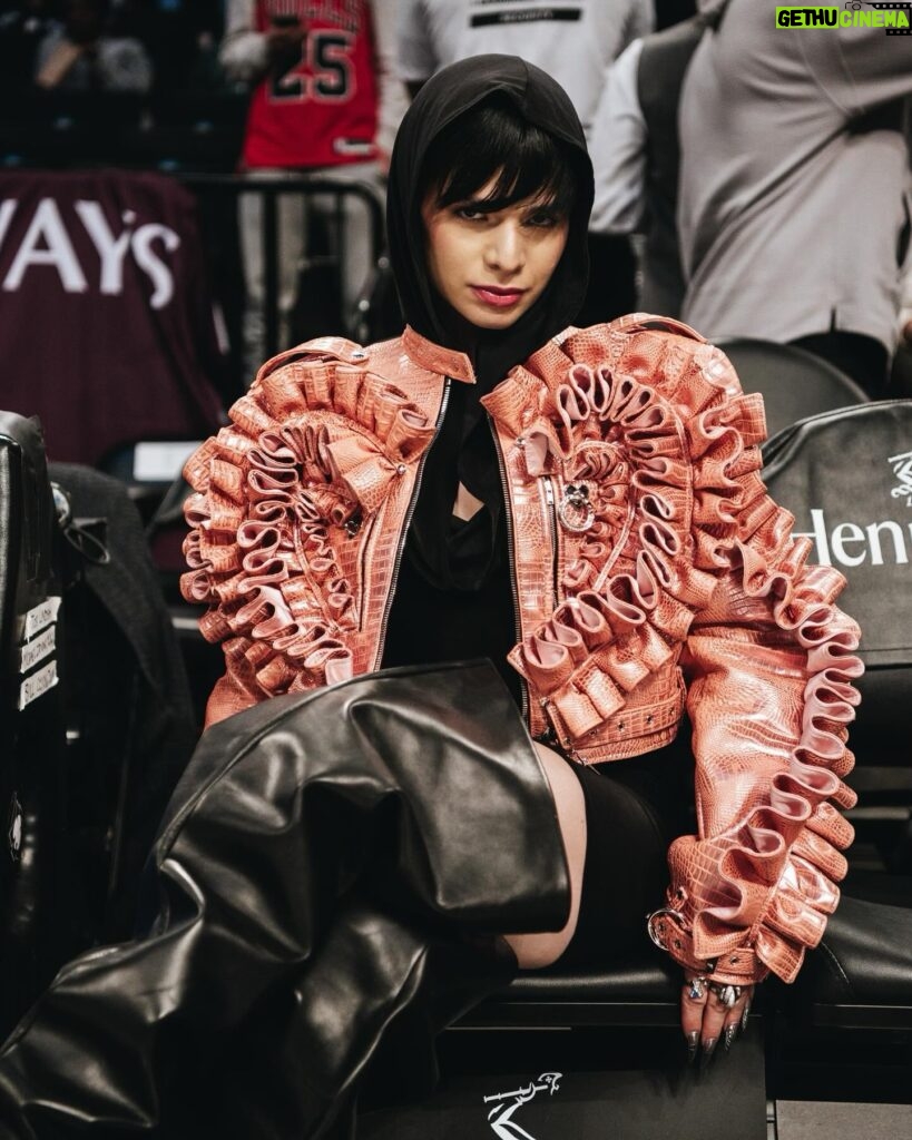 Honey Balenciaga Instagram - I had such a blast at my first basketball game! Whether it's my new love for the sport or just the excitement of being courtside, I couldn't have asked for a better experience. Thank you @brooklynettes and @barclayscenter for making this so memorable. I can't wait to come back!😉 Is that a hint? Mhm maybe 🤔