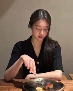 Hong Bi-ra Instagram - 오랜만이에요🙂‍↔️💭
