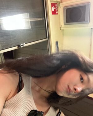 Hong Bi-ra Instagram - 칙칙폭폭🚞💨💨😜