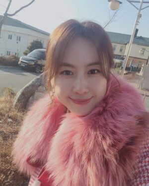 Hong Eun-hee Instagram - 웃고있지만 사실 너무추워요
영하13도라니..
야외촬영.. 시러여 오들오들~~