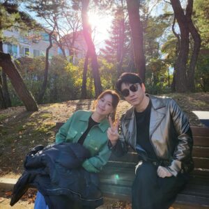Hong Eun-hee Instagram - #우리는오늘부터 #마지막회 보고 잠이 안오는 밤이네요^^ 
갤러리 열어서 과거로 끄적이다보니 넘 그리워지는데..또 이렇게 한작품 보내야겠죠? 작년 10월부터 겨울을 지나 봄을 나고 막촬즈음에는 슬쩍 땀도나는 시간들이 주마등처럼.. ㅎㅎ 잘가 오은란~~~~ 보고싶은 우리배우들.. 잘자요~~ 사랑해주신여러분감사합니다!
나의스탭들 고마워요~