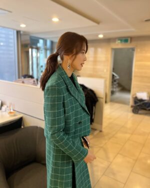 Hong Eun-hee Instagram - 2022.겨울의 한가운데 
거리두는 일상이 너무 익숙해진 어느오후..
다 옛날얘기지 하는때가 어서오길..

그럼..나이들었겠죠? ㅎㅎ

즐거운저녁시간보내세요 
오늘도춥다..

#오늘부터우리는