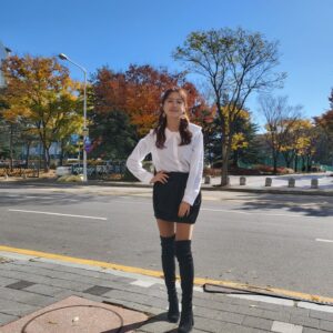 Hong Eun-hee Instagram - 이제 진짜 추워요
겨울은 촬영하기 제일 힘들어요~
따뜻하게 입어야하는데.. 
의상은 항상 춥다는게 함정~핫팩은 필수!

#오늘부터우리는 
새드라마로 내년에 인사드릴께요