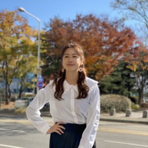 Hong Eun-hee Instagram - 이제 진짜 추워요
겨울은 촬영하기 제일 힘들어요~
따뜻하게 입어야하는데.. 
의상은 항상 춥다는게 함정~핫팩은 필수!

#오늘부터우리는 
새드라마로 내년에 인사드릴께요