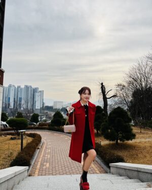 Hong Eun-hee Instagram - 12월! 코끝쨍 추위시작!
따뜻하게 챙겨입고
감기조심하세요 ^^