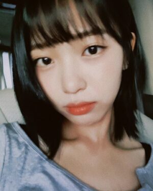 Hong Seung-hee Instagram - 머리 새로 해서 자랑하러 왔어요 희희🤭