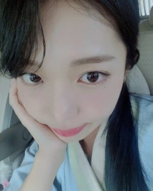 Hong Seung-hee Instagram - 오늘은 아니구