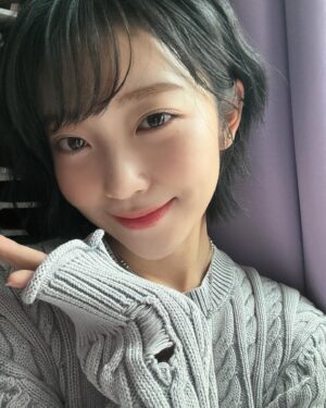 Hong Seung-hee Instagram - 옷 찢어진거 아님
