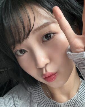 Hong Seung-hee Instagram - 옷 찢어진거 아님