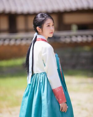 Hong Seung-hee Instagram - 🌺
오늘밤 11시 10분 KBS2 <그림자고백>
#그림자고백 #설이