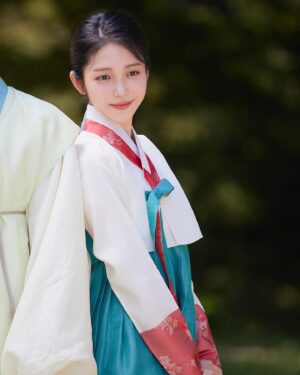 Hong Seung-hee Instagram - 🌺
오늘밤 11시 10분 KBS2 <그림자고백>
#그림자고백 #설이