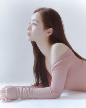 Hong Soo-ah Instagram - 피티8개월 
여왕님이 만들어쥰 
예쁜바디핏🥳🩵🩵