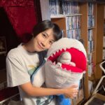 Honoka Matsumoto Instagram - . お馴染みジョーズくん&小ジョーズくん🦈 #ミワさんなりすます #松本穂香 #ジョーズくん顔見えてなくてごめん