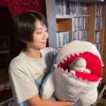 Honoka Matsumoto Instagram - . お馴染みジョーズくん&小ジョーズくん🦈 #ミワさんなりすます #松本穂香 #ジョーズくん顔見えてなくてごめん