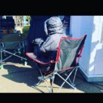 Honoka Matsumoto Instagram - . 2月のとある日🎡🌈 あるドラマの超重要シーンの撮影にて 松本の出番はなかったのですが現場に立ち会いに行きました。 見るだけのつもりが 最後のドローンで撮るカットにいつの間にかエキストラとして参加していました。 MGも松本に付き添って参加したのですが 松本、めちゃくちゃ全力でエキストラとしての任務を果たしておりました。 さすが女優だと思いました。 松本穂香、念願のエキストラ出演が叶った日でした。 絶対に見つけられないので探そうとしないでくださいね🫡 #出番ないのにエキストラ出演しちゃう松本穂香って奴　 #ドローンカットのみなので他のカットには出ていません #3枚目モニターチェックをする松本 #最後は撮影後に普通に遊ぶ松本