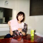 Honoka Matsumoto Instagram - 本日から お笑いインスパイアドラマ「ラフな生活のススメ」 放送スタートです🥳 松本演じる未映子は神出鬼没ですので ご注意ください⚠️ #ラフな生活のススメ #松本穂香