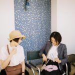 Honoka Matsumoto Instagram - . 「ミワさんなりすます」 第2週をご覧いただきありがとうございました🍖 来週からは本物の“美羽さん”が登場し さらにミワさんを振り回してゆきます🍪🍽️🍷 お楽しみに！ #ミワさんなりすます #山口紗弥加 #松本穂香 #紗弥加センパイとわちゃわちゃ