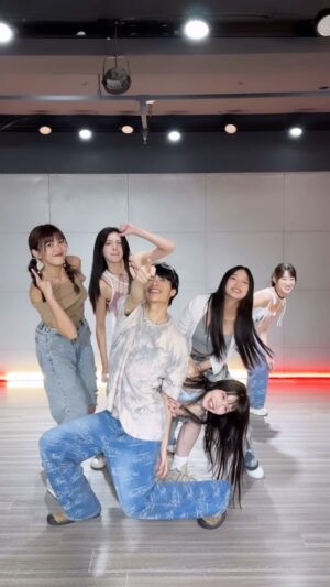 Hsin-Ling Chi Instagram - 我的女團初回歸？
時隔100年沒Dance 的退役女團成員復出
好期待完整版 ！！！
#heya #ive