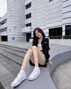 Hsin-Ling Chi Instagram - 快畢業了 趁畢業之前在這個場景多拍照（？ 哈哈哈

With #puma