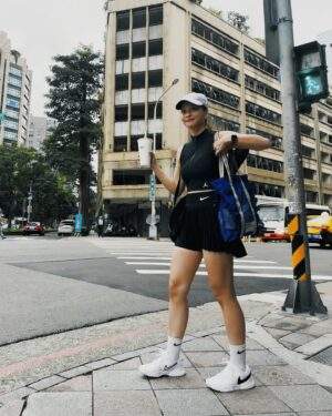 Hsing-Chen Yeh Instagram - 🔸填空題 （5分）
練完球來杯_______ ，快樂4神仙🧚🏽‍♀️

@nike  #nikecourt