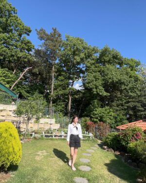 Hwang In-sun Instagram - 어버이날 🌺
양평에서 효도?? 아니 힐링~~~ 🤣
비타민D 만끽 섭취 했으니😋
비타민 하우스 흥정하러~~~ 고고씽‼️
잠시후 8시 그립 흥정대황군에서 봐용 🤟
#양평
#어버이날
#비타민
#흥정대황군
#플레이브💙💜🩷❤️🖤 
#여섯번째여름