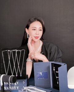 Hwang In-sun Most Liked Photos and Posts