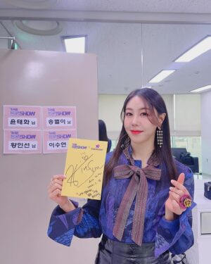 Hwang In-sun Instagram - 찬란했던 하루 💙💜
SBS fill 더트롯쇼! 
니가말해봐 영상 올라왔어요 :) 
좋아요 🙋‍♀️ 많은 댓글 부탁드려요 🙏
#니가말해봐
#가수황인선
#트로트
#sbs더트롯쇼