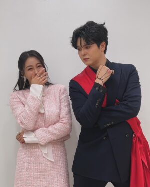 Hwang In-sun Instagram - MBC ON 트롯챔피언 💕
진짜 세상이쁜 무대 만들어주신 @lglaegis PD님 
너무나 감사합니다 ~ 🙇‍♀️오늘 너무나 행복했습니다 😭
아이돌 칼군무‼️열심히 더 만들어오겠슴돠 ~~ 🤣

오늘 봄처녀를 만들어주신
Makeup 현아부원장 @hapark123
Hair 시언부원장 @siunschool
@blow_cheongdam
요즘 너무나 애정합니다 슨생님들 ❤️❤️❤️

그리구 완전 팬인뎅... 👉👈드디어 인선님을!!
실물영접 신인선님 ‼️ @shin.in.sun 
어마무시한 (?) ㅋㅋ#신인선 님의 #플라멩고 에 
또한번 반하고 갑니다. 😍😍
이름이 같은 이유로 ㅋㅋ
저도 살짝쿵 껴서 영광이었습니다! 
트로트계의 인선‘s 많이 사랑해주세요 🙏
#트롯챔피언 
#mbcon트롯챔피언
#니가말해봐
#가수황인선
#트로트
#신곡