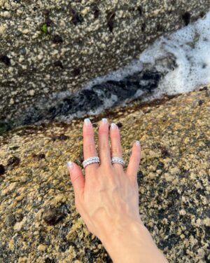 Hwang In-sun Instagram - 잡화데이 특집 💎3/13 
베니티의 시그니처 헤븐링 💍
그 헤븐링을 단 하루! 
1 1으로 드립니다 🎁
그립 베니티 채널 오늘 저녁 12시 start! 
저희 베니티를 아껴주시는 모든분들게 
감사드리며 🙏 오늘 하루로 베니티와 
함께 아름다워지세요 ✨
#베니티
#그립
#라이브커머스
#1 1