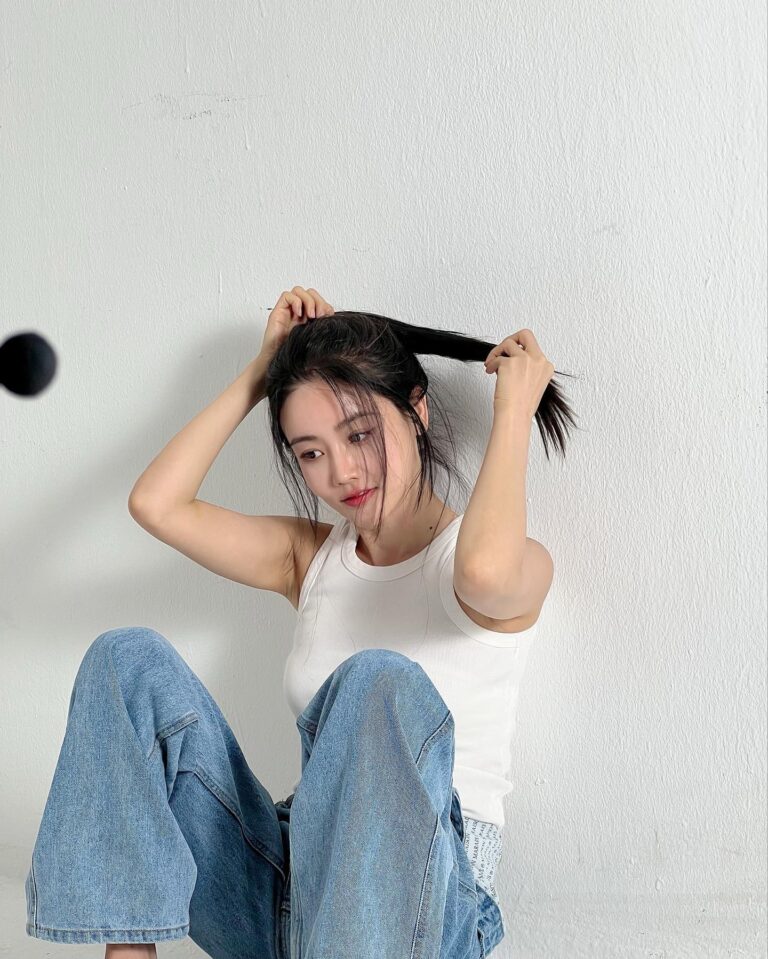 Actress Hwang Woo-seul-hye HD Photos and Wallpapers March 2023