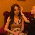 Hwang Bo-ra Instagram - #tvn 여름감기 지독하게 앓다가 미련없이 보내는 여름감기 책이 이렇게 좋을수가있을까 오순영을 연기할수있어서 정종범감독님 서현주작가님께 너무 감사드린작품 평생에 꼭해보고싶었던 역할이 배우한지 20년만에 너무 짧게 만났어요 게다가 지원언니랑 지환오빠까지 쵝고의 배우들과 봉식이도 만나고 너무 짧아서 아쉽고 또 만나고싶은 작품이었습니당 그와중에 산발주의 후