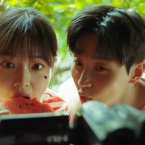 Hwang Bo-reum-byeol Instagram - 딘딘 - 이런 사랑하지 마세요 (Feat. 테이) MV