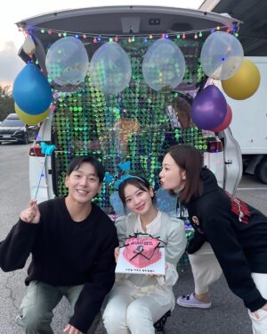Hwang Bo-reum-byeol Instagram - 23.10.24 🫧
사랑을 참 많이 받았던 현장
마에스트라 모든 배우, 스탭분들 감사하고 사랑해요!
루나팀도 무지하게 사랑해 !
@oh_5jin0 
@annierabbit_k 
@hye__min_12 
🩷