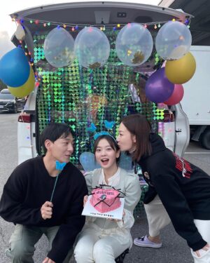 Hwang Bo-reum-byeol Instagram - 23.10.24 🫧
사랑을 참 많이 받았던 현장
마에스트라 모든 배우, 스탭분들 감사하고 사랑해요!
루나팀도 무지하게 사랑해 !
@oh_5jin0 
@annierabbit_k 
@hye__min_12 
🩷