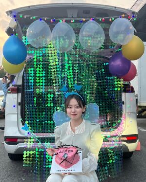 Hwang Bo-reum-byeol Instagram - 23.10.24 🫧
사랑을 참 많이 받았던 현장
마에스트라 모든 배우, 스탭분들 감사하고 사랑해요!
루나팀도 무지하게 사랑해 !
@oh_5jin0 
@annierabbit_k 
@hye__min_12 
🩷