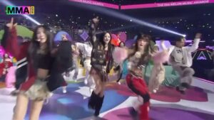 Hyojin Choi Instagram - #뉴진스 #mma ✨ @newjeans_official 
효진쓰 효니엘 빙의된날 😝
 좋은 아티스트 좋은 댄서들 좋은 무대
그저 좋은 나