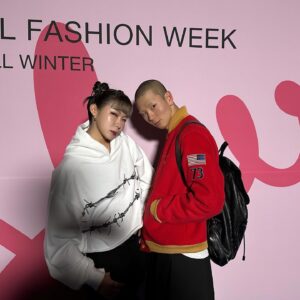 Hyojin Choi Instagram - @ajo_ajobyajo_official ✨
반가운 사람들 가득 @seoulfashionweek_official 
.
귀여운 악동으로 만들어준 쌤들 사랑해요
@soonsoo_sim2818 
@hyena_bana