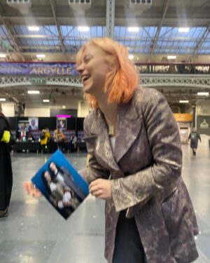 Ida Marie Nielsen Instagram - I had such a wonderful time meeting everyone at London Comic Con Winter! Thank you for the beautiful orange pen Moses. And the great talks and questions from all of my fellow Viking people. Dressed up as @gblagden for this event. Wonder who i should copy next? 🌞🌻@showmasters_events