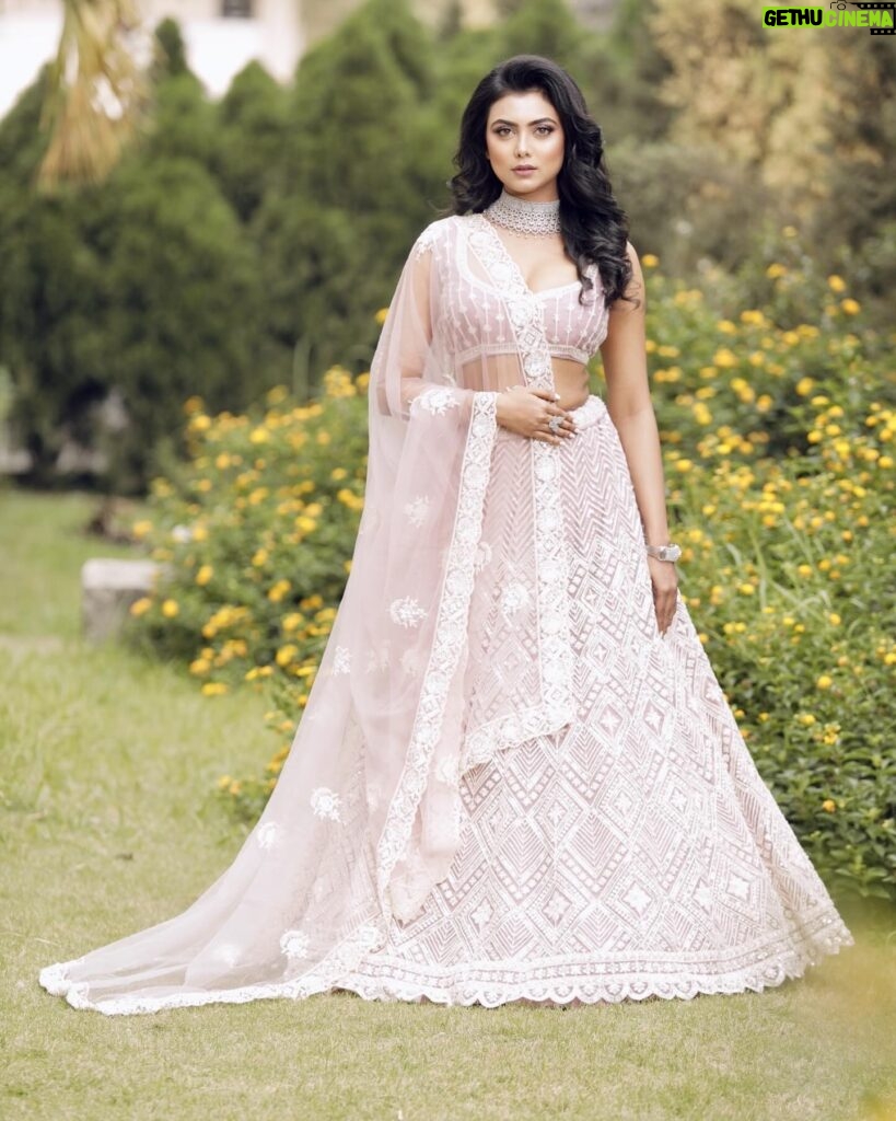 Idhika Paul Instagram - Blush Pink Vibes…🌸 Shoot for @aajkaal.in & @sahasyamasri Photo: @sayantan_dutta_photography Makeup & hair- @makeupartist_ujjwaldebnath Costume: @daughterindia Location: @zone_kolkata #photoshoot #actorlife #lifestyle #actors #shootlife #shootdiaries #shootday #shooting #pictureoftheday #pictoftheday #picofday #picturebooks #pictureperfect #idhika_paul_official