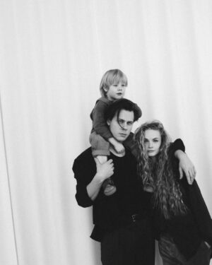 Ieva Florence-Vīksne Instagram - Family portret 🧡

#love #family #together #Readytobe
01.03.2024.

Much love to 📸 @robertsaboltins
