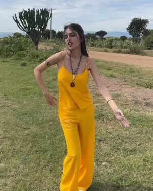 Ifigeneia Tzola Instagram - 🧡🇰🇪
Swipe right for our video