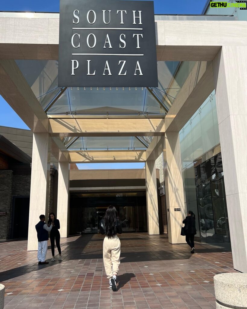 Ika Wong Instagram - I like it Picasso 🎨 Moving 🔛 to Orange County I had an amazing time checking out the Art at the OCMA and the getting a private tour at @southcoastplaza @visittheusa #visittheusa AD