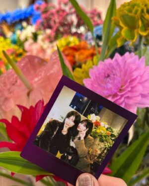 Ikumi Nakajima Instagram - 💐💐💐

@desigual × @collinastrada 
#desigual
#CollinastradaXDesigual
#gifted

#IkkyuNakajima
#tricotband 
#geniehigh

#fashion