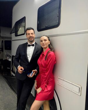 İlayda Aydın Instagram - Çok emek,çok minnet,çok sevgi 🧡

@iyilikdizifox Sezon finali bölümüyle bu akşam @foxturkiye’de ✨