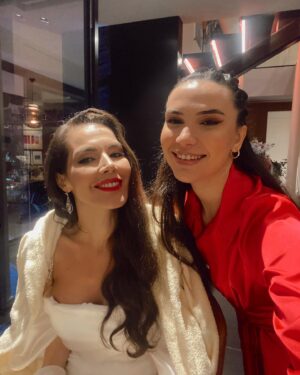 İlayda Aydın Instagram - Çok emek,çok minnet,çok sevgi 🧡

@iyilikdizifox Sezon finali bölümüyle bu akşam @foxturkiye’de ✨
