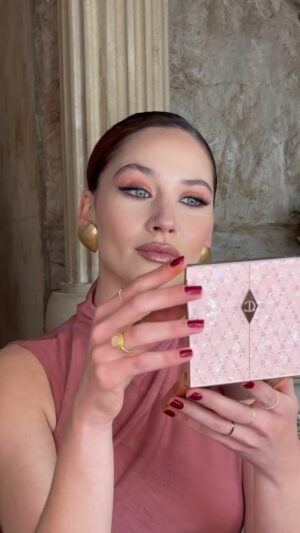 Ilayda Çevik Instagram - Sevgili İlayda’nın doğum günü makyajı🩵 
İyi ki doğdun, seni çok seviyoruz!