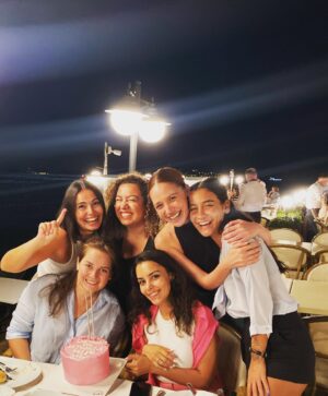 Ilayda Çevik Instagram - ayın o günü.. #dumpday 🕊️🍸🎬🐚👀🥀♥️