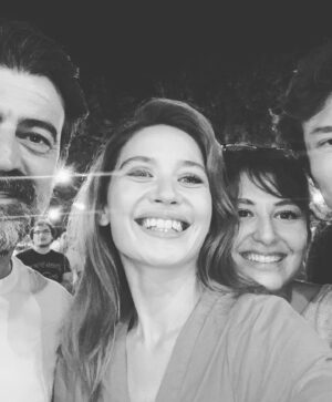 Ilayda Çevik Instagram - ayın o günü.. #dumpday 🕊️🍸🎬🐚👀🥀♥️